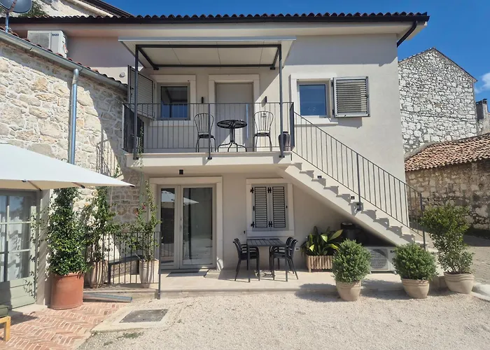 Grotta Apartment